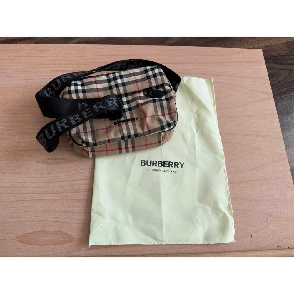NWOT Burberry Vintage Check Crossbody Bag Beige Nova Check Nylon MinimAlist